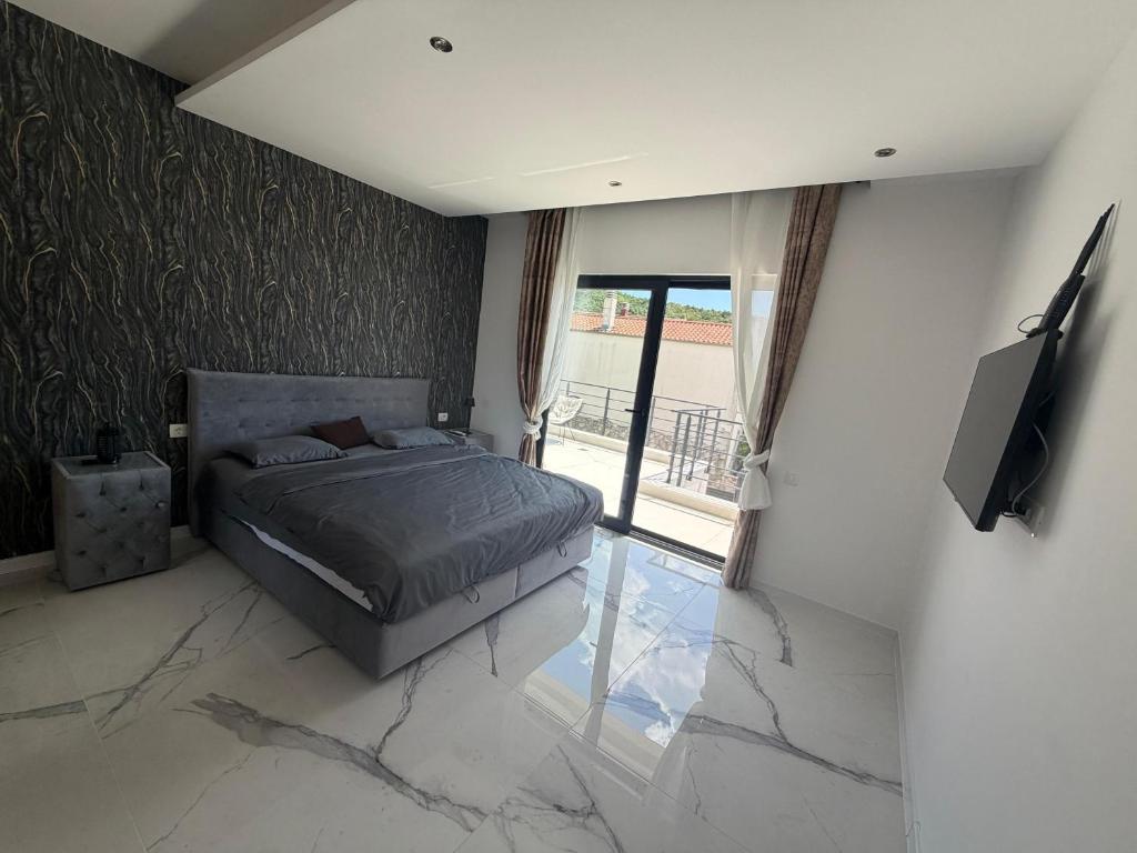 Schlafzimmer mit Balkonzugang