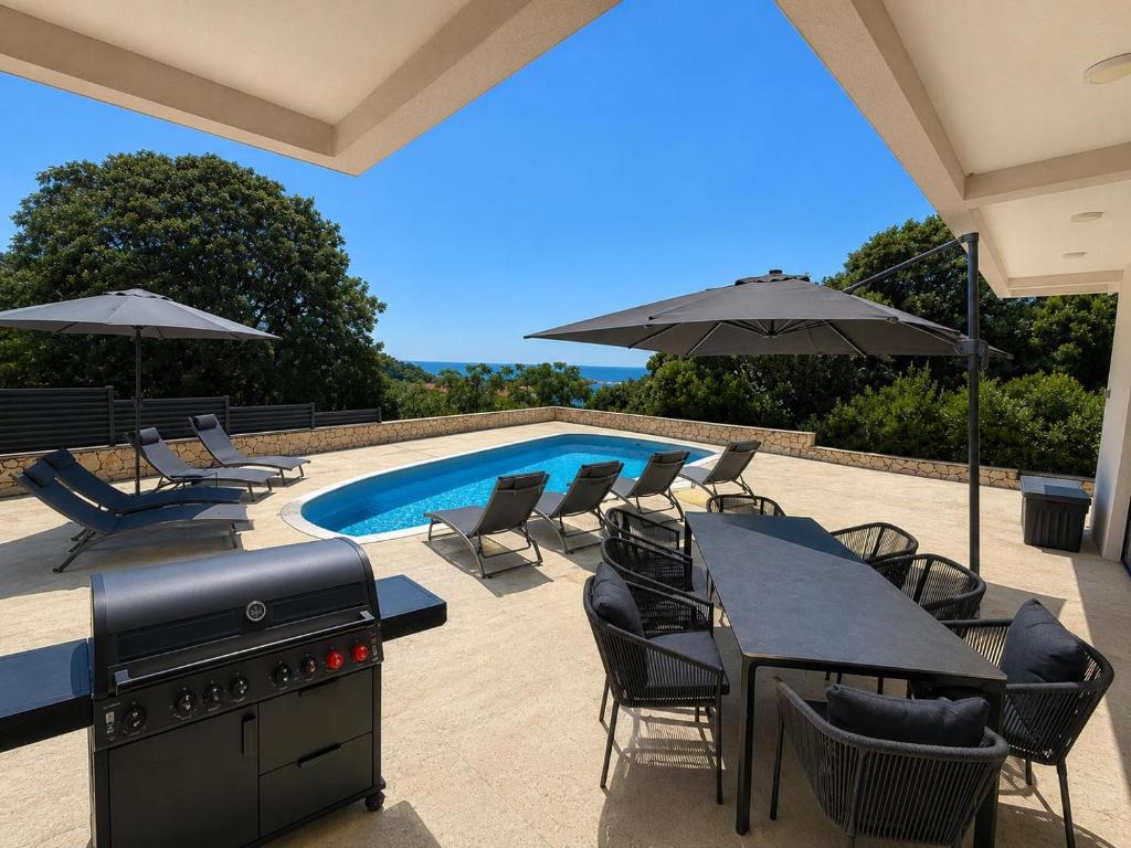 Villa Lira Star Terrasse mit Pool und Meerblick