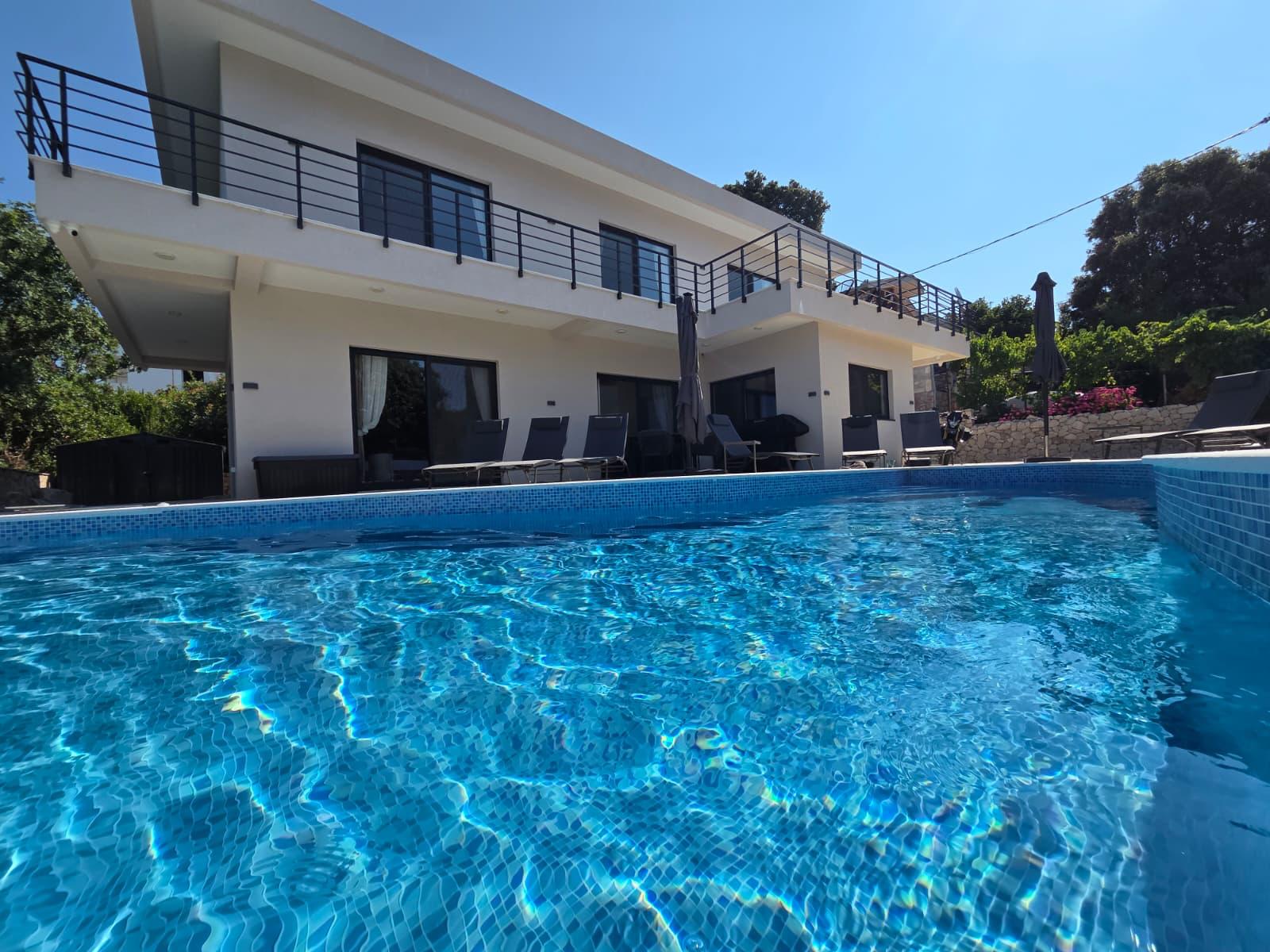 Terrasse, Pool & Adria-Blick