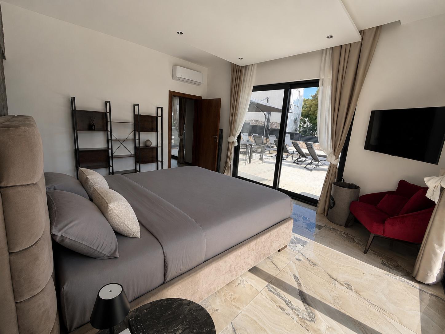 Schlafzimmer – Poolblick